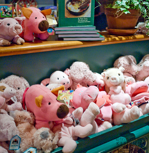 Stuffed pigs