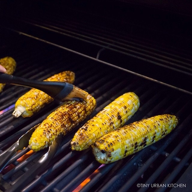 Despite the pouring rain, we still managed to grill on #4thofJuly Thanks @oxo for the great tools! #taiwanese #grilled #corn
