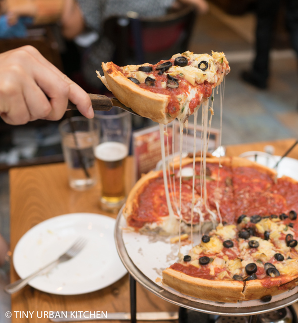giordanos-pizza-Chicago-4.jpg
