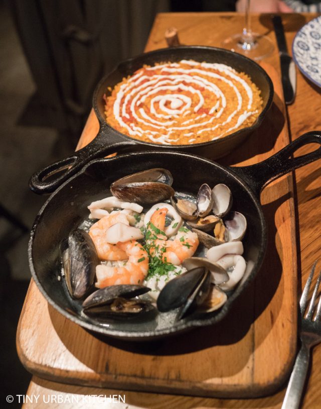 The Optimist Wan Chai - Seafood charcoal baked rice "Al horno", mussels, clams,blue prawn, squid, garlic sauce, alioli