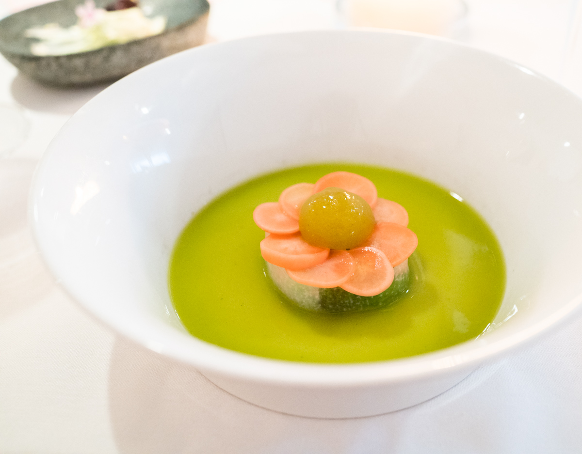 cucumber + yuzu sphere, kohlrabi, cucumber, daikon kimchi underneath
mix it all together “season the dish)
beautiful bright flavors. tart but not too sour. pairs really well with the rhubarb chicory spinach apple juice