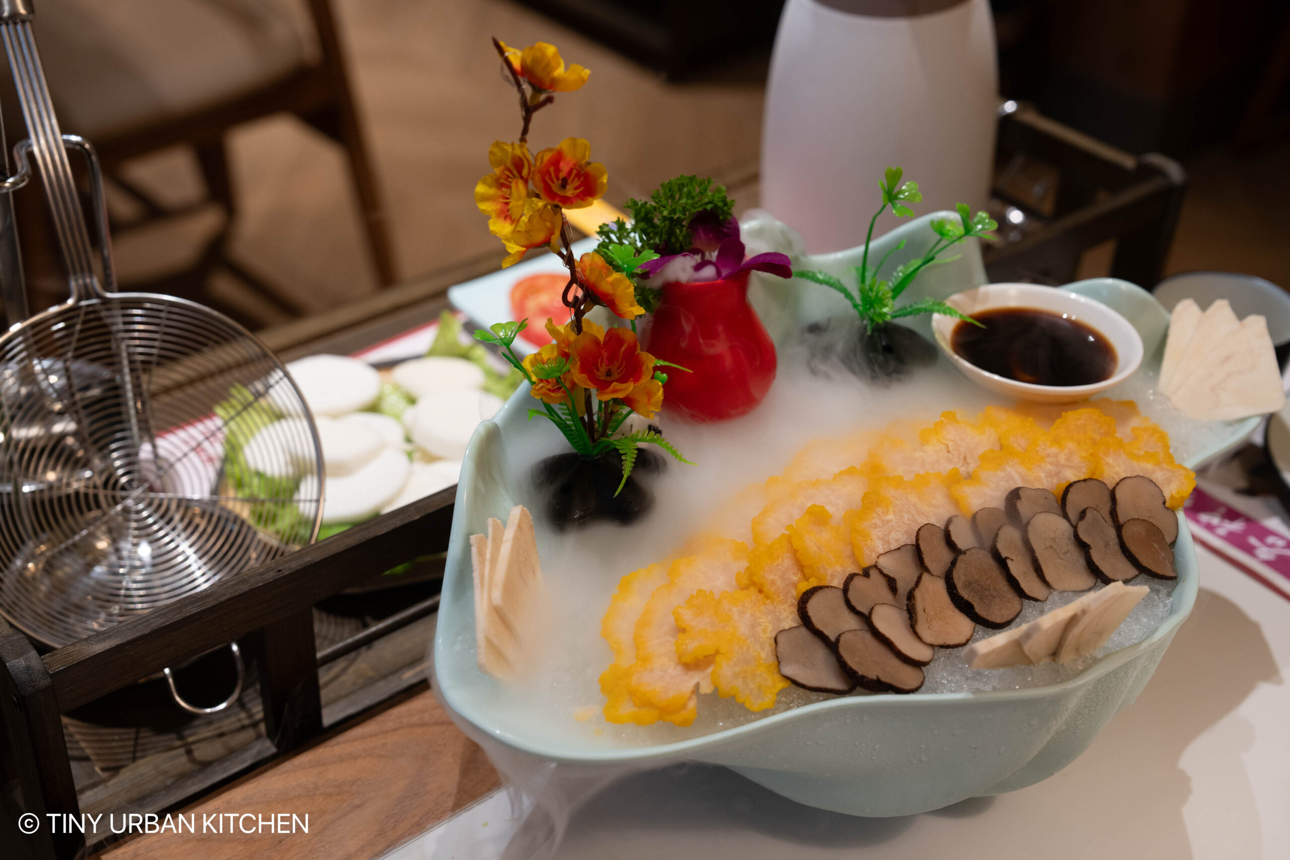 吃菌客：雲南野生菌火鍋 "Chi Jun Ke" Yunnan Mushroom hot pot Lijiang China
