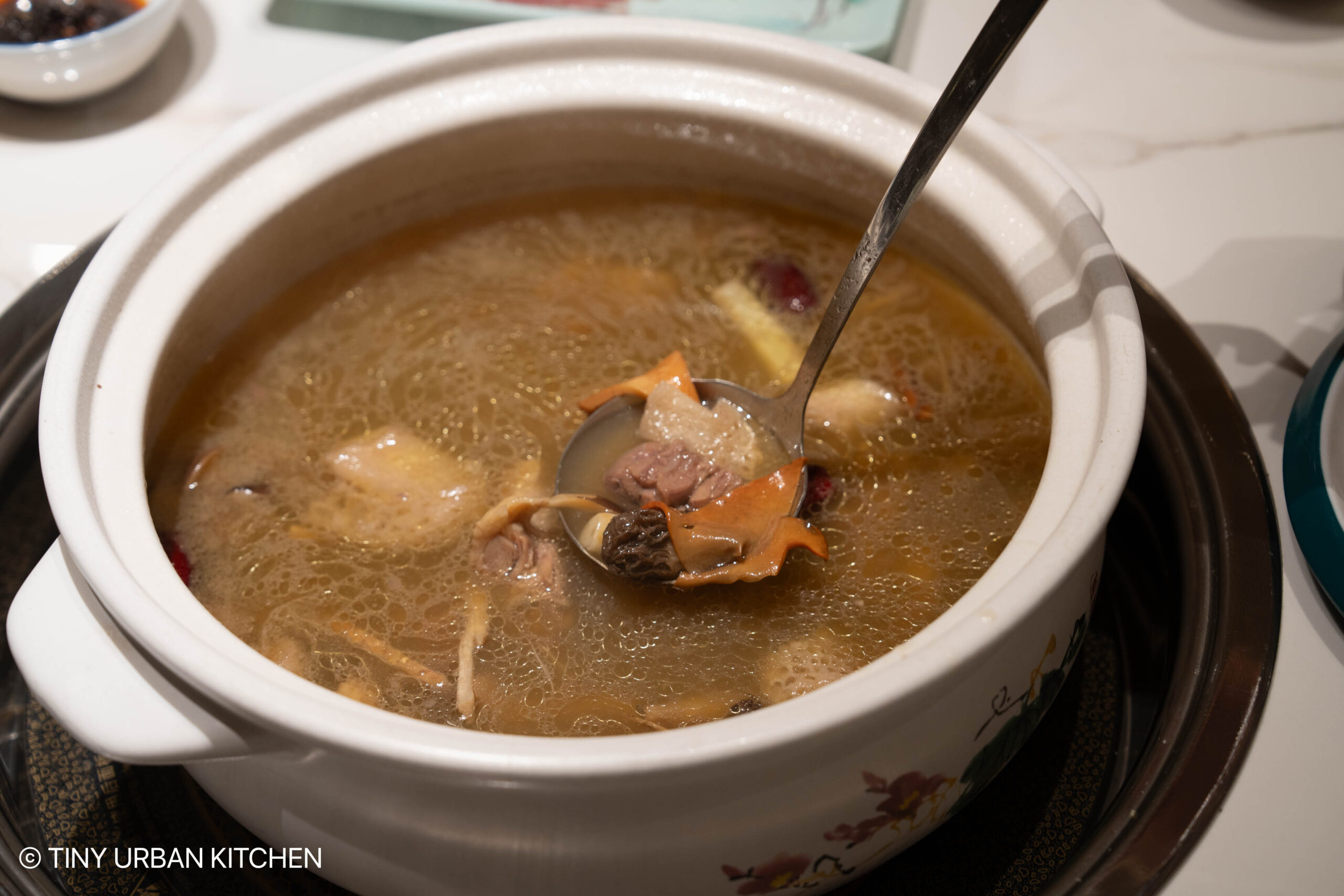 吃菌客：雲南野生菌火鍋 "Chi Jun Ke" Yunnan Mushroom hot pot Lijiang China
