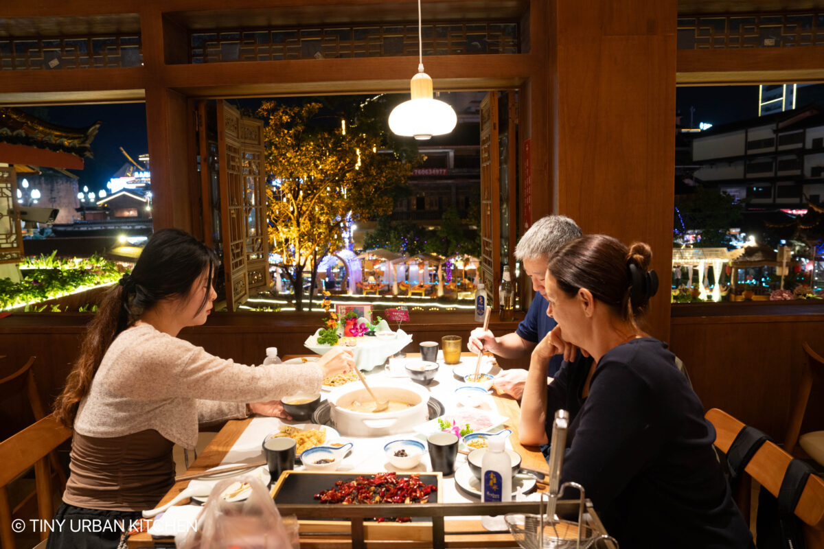 吃菌客：雲南野生菌火鍋 "Chi Jun Ke" Yunnan Mushroom hot pot Lijiang China