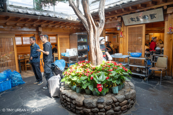 Tosokchon Samgyetang (土俗村蔘雞湯)